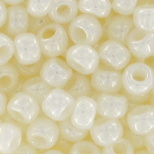 Toho Seed beads 11/0 TO11R122 - Opaque Luster Navajo White x8g