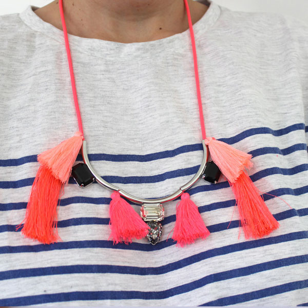 Strass and pompon necklace