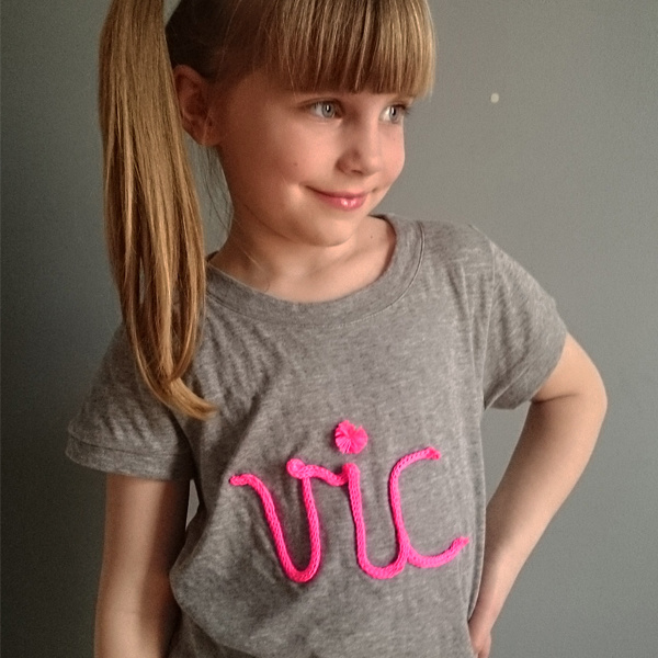 Customize a knit t-shirt with braided nylon thread Customize a knit t-shirt with braided nylon thread