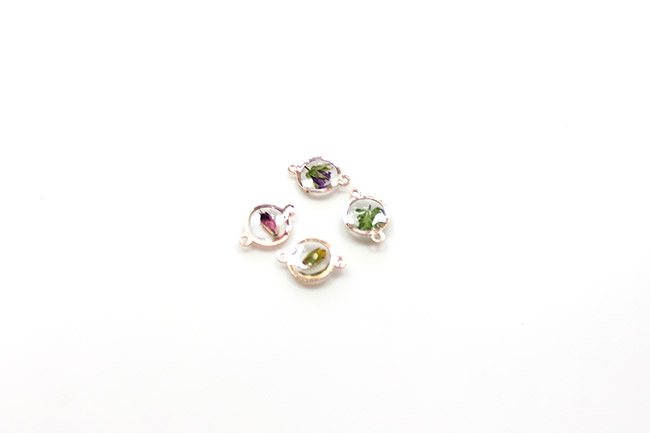 UV LED resin ring with dried flower inclusion : Step 3