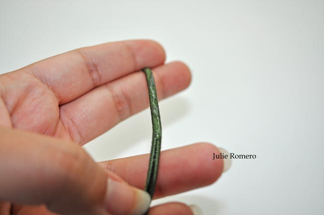 Ring in soutache with PureCrystal cabochon and hematite : Step 1