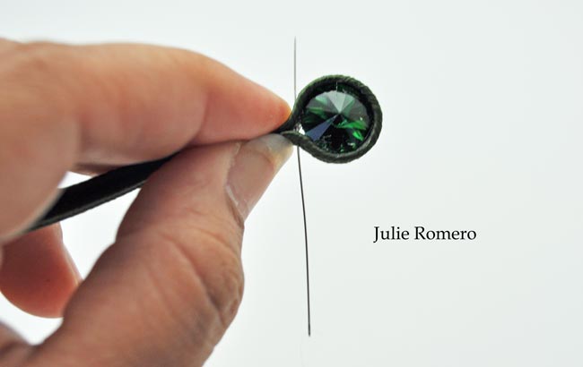 Ring in soutache with PureCrystal cabochon and hematite : Step 3