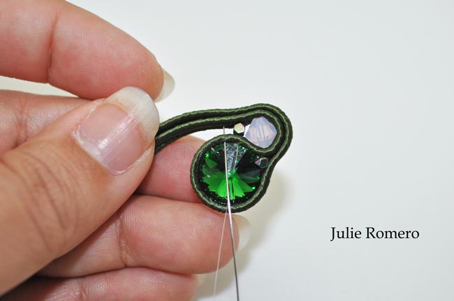 Ring in soutache with PureCrystal cabochon and hematite : Step 6