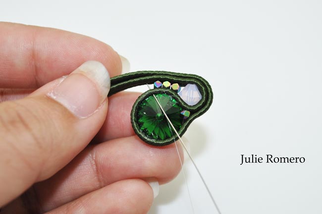 Ring in soutache with PureCrystal cabochon and hematite : Step 7