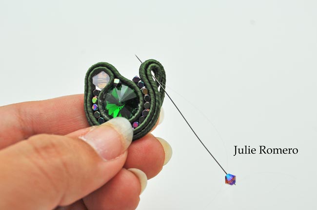 Ring in soutache with PureCrystal cabochon and hematite : Step 8