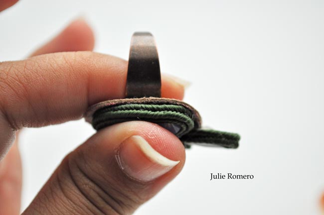 Ring in soutache with PureCrystal cabochon and hematite : Step 16