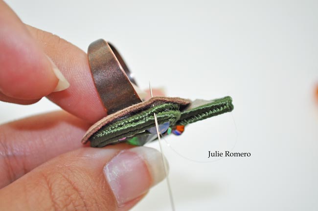 Ring in soutache with PureCrystal cabochon and hematite : Step 17