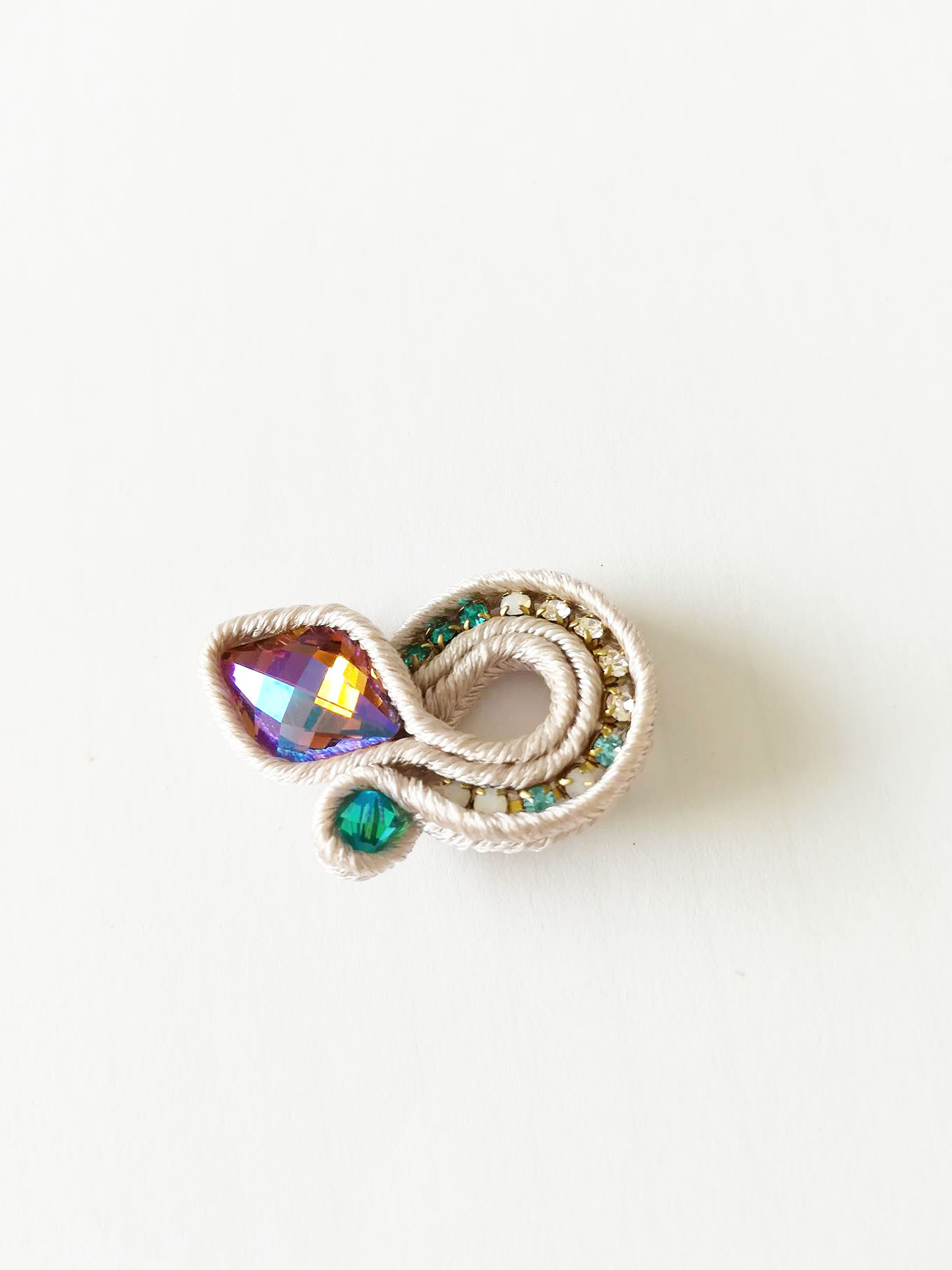 Bright Wings earrings in moonlight soutache and PureCrystal crystals : Step 7