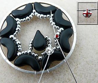 Boucles d'oreilles Sakura avec perles Amos® par Puca® étape 19