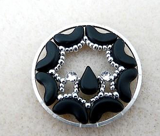 Boucles d'oreilles Sakura avec perles Amos® par Puca® étape 22