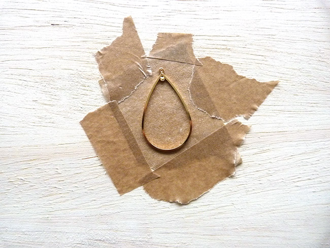 UV LED resin earrings with plant inclusions : Step 2