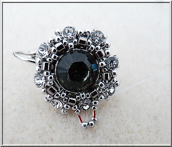 Comment tisser des dormeuses pour tissage porte cabochon Sawrovski ? Comment tisser des dormeuses pour tissage porte cabochon Sawrovski ?