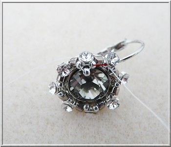 Comment tisser des dormeuses pour tissage porte cabochon Sawrovski ? Comment tisser des dormeuses pour tissage porte cabochon Sawrovski ?