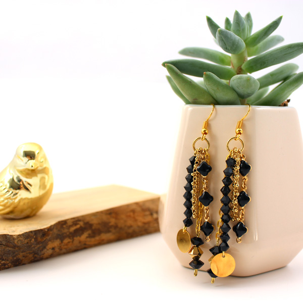 Toupies Swarovski black gold earrings and epoxy resin flower chain