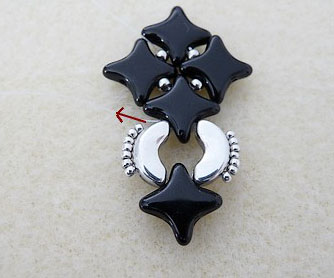 Boucles d'oreilles DIY facile avec des perles de verre Star Beads et Arcos