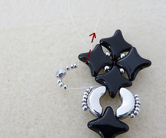 Boucles d'oreilles DIY avec des perles de verre Star Beads et Arcos