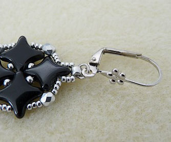 Boucles d'oreilles minute avec des perles de verre Star Beads et Arcos