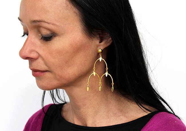 Grosses boucles géométriques portées