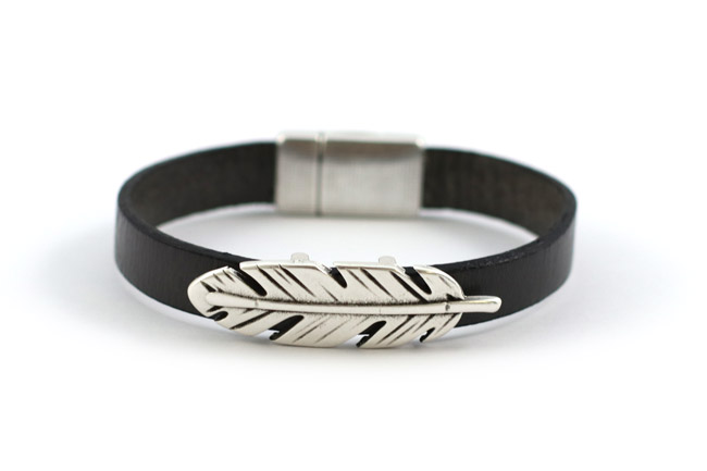 Bracelet en cuir unisex plume argentée fermoir aimanté 2