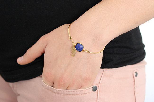 Lapis Lazuli and feather charm bracelet : Step 2