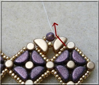Jewelry Tutorial Free Pattern Maiya Bracelet in Kos Glass Beads by Puca Tutoriel bijou schéma gratuit bracelet Maiya en perles en verre Kos par Puca