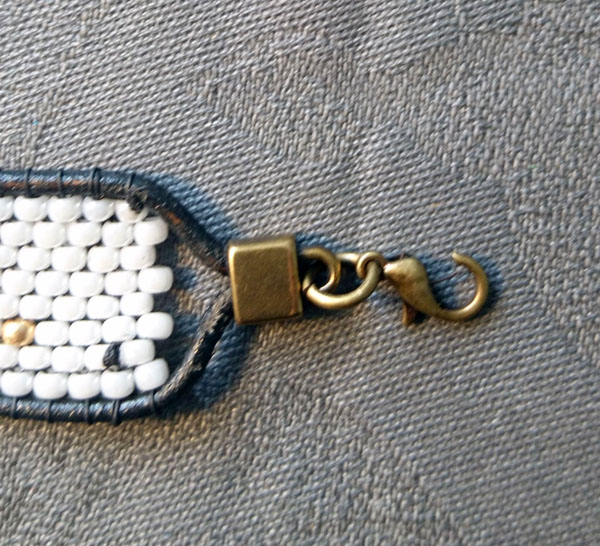 Réaliser un bracelet façon wrap en tissage peyote