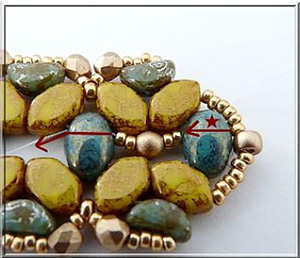 Faustine bracelet with glass pearls by Puca®. : Step 18