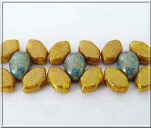 Faustine bracelet with glass pearls by Puca®. : Step 6