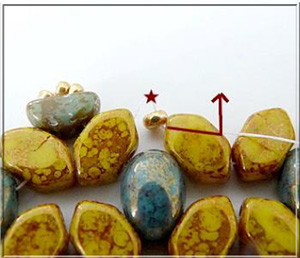 Faustine bracelet with glass pearls by Puca®. : Step 9