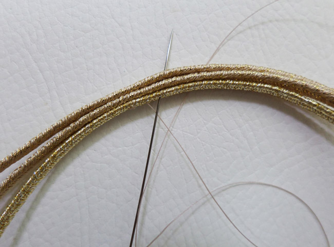 DIY soutache bracelet with PureCrystal pearls : Step 2 DIY soutache bracelet with PureCrystal pearls : Step 2