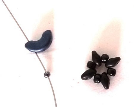 Minos, Arcos and Super Duo pearl cuff bracelet : Step 2