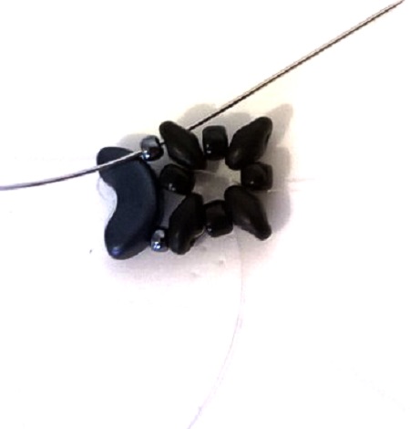 Minos, Arcos and Super Duo pearl cuff bracelet : Step 7