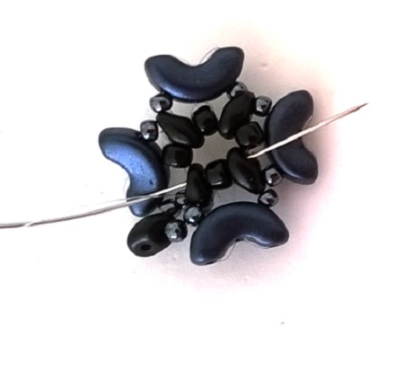 Minos, Arcos and Super Duo pearl cuff bracelet : Step 10