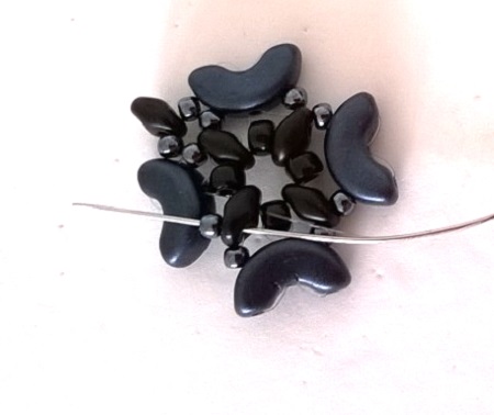 Minos, Arcos and Super Duo pearl cuff bracelet : Step 11