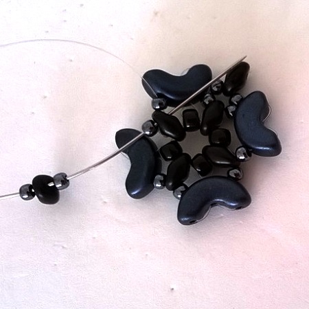 Minos, Arcos and Super Duo pearl cuff bracelet : Step 12