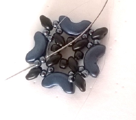 Minos, Arcos and Super Duo pearl cuff bracelet : Step 13