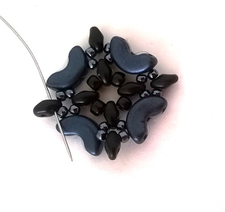 Minos, Arcos and Super Duo pearl cuff bracelet : Step 14