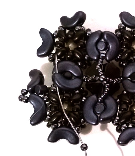 Minos, Arcos and Super Duo pearl cuff bracelet : Step 49