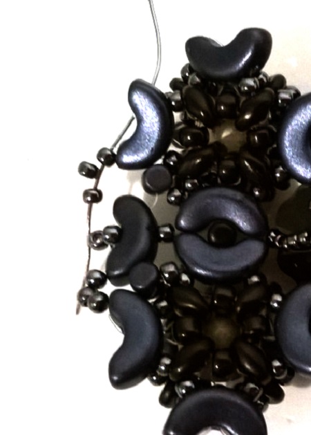 Minos, Arcos and Super Duo pearl cuff bracelet : Step 55