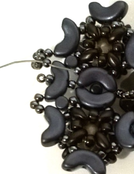 Minos, Arcos and Super Duo pearl cuff bracelet : Step 60