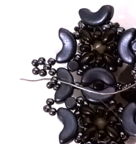 Minos, Arcos and Super Duo pearl cuff bracelet : Step 61