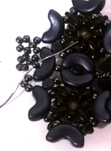 Minos, Arcos and Super Duo pearl cuff bracelet : Step 63