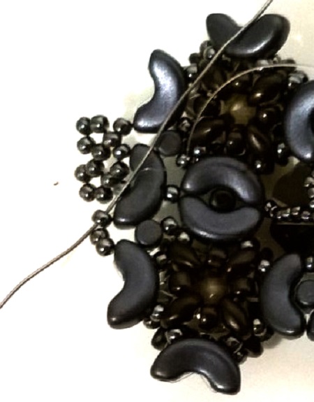 Minos, Arcos and Super Duo pearl cuff bracelet : Step 64