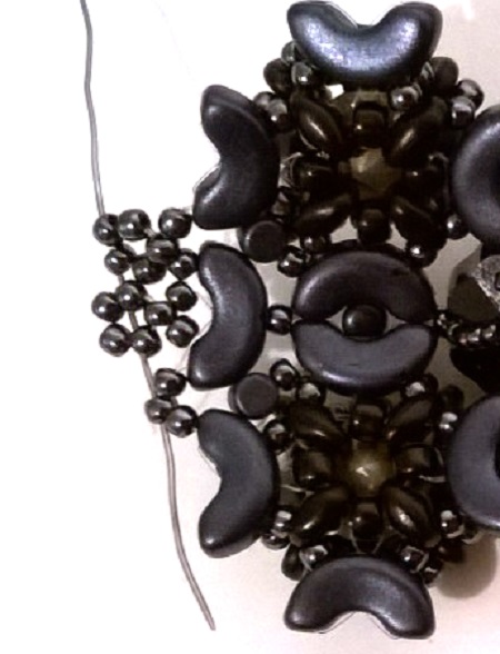 Minos, Arcos and Super Duo pearl cuff bracelet : Step 65