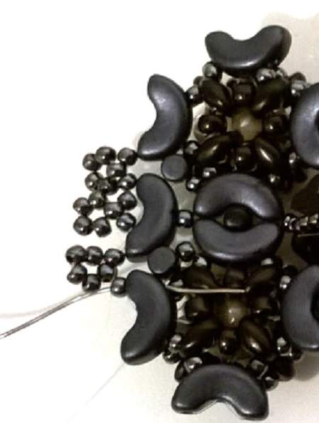 Minos, Arcos and Super Duo pearl cuff bracelet : Step 66