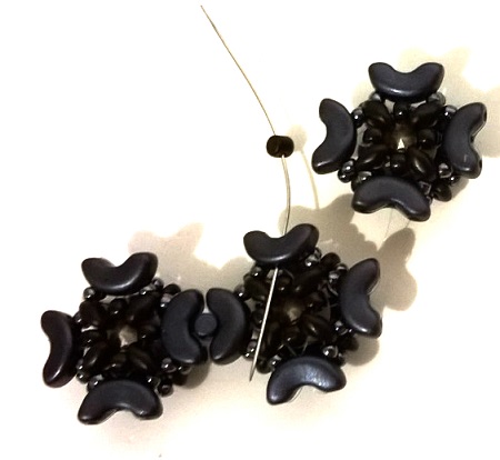 Minos, Arcos and Super Duo pearl cuff bracelet : Step 25