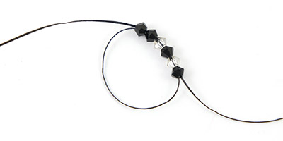 Swarovski toupies weaving peyote tubular bangle bracelet : Step 1