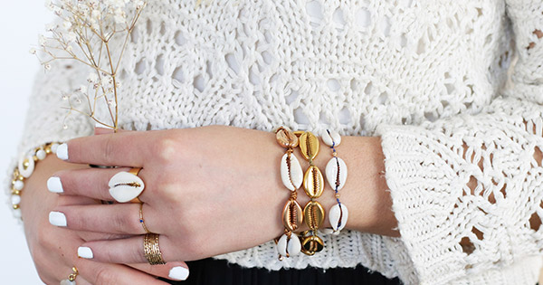 Schema  DIY Easy Jewelry - Macrame Bracelet with Cowry and Sliding Knot