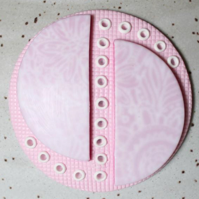 Broche Rose pâte polymère Cernit et plaques de texture Broche Rose pâte polymère Cernit et plaques de texture