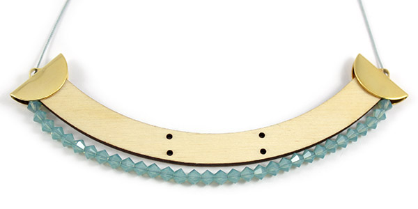 PureCrystal Pacific Opal bib necklace in wood and spinning chic ethnic inspiration : Step 2